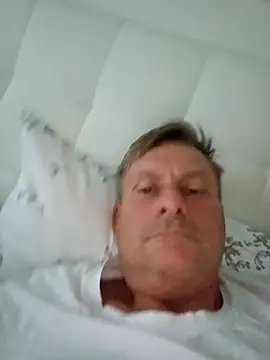 Snapshot of johnnym1 chatting on 11/25/25, 07:08 johnnym1 online show from 11/25/25, 07:08