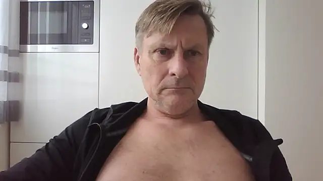 Snapshot of johnnym1 chatting on 01/13/26, 01:16 johnnym1 online show from 01/13/26, 01:16