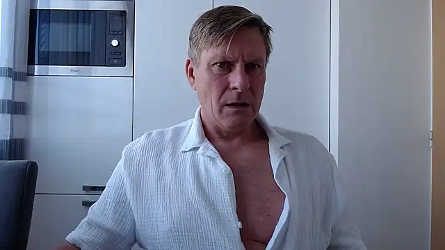 Snapshot of johnnym1 chatting on 01/19/26, 10:19 johnnym1 online show from 01/19/26, 10:19