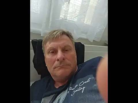 Snapshot of johnnym1 chatting on 03/23/26, 01:04 johnnym1 online show from 03/23/26, 01:04