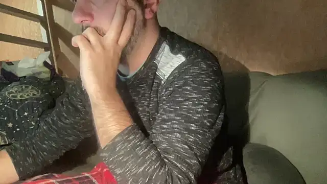 Snapshot of RedDante89 chatting on 12/18/24, 10:35 RedDante89 online show from 12/18/24, 10:35