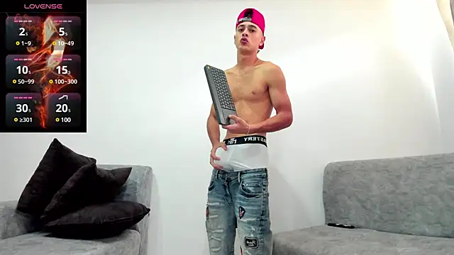 Snapshot of JuniorMorris_ chatting on 03/21/25, 08:40 JuniorMorris online show from 03/21/25, 08:40