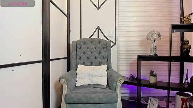 Snapshot of JuniorMorris_ chatting on 09/17/25, 09:27 JuniorMorris online show from 09/17/25, 09:27