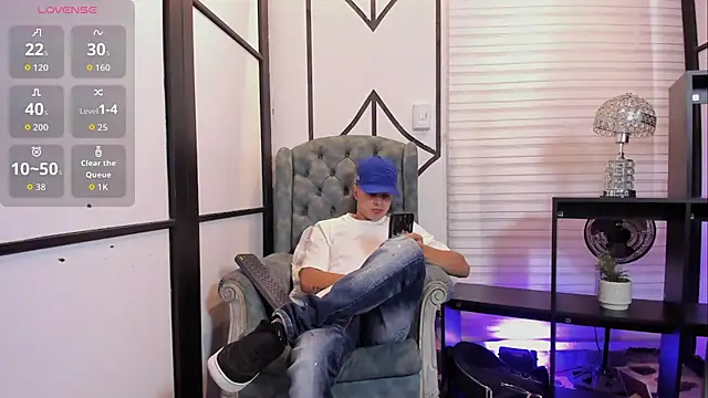 Snapshot of JuniorMorris_ chatting on 09/29/25, 09:52 JuniorMorris online show from 09/29/25, 09:52