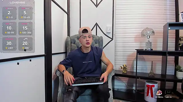 Snapshot of JuniorMorris_ chatting on 10/25/25, 09:42 JuniorMorris online show from 10/25/25, 09:42