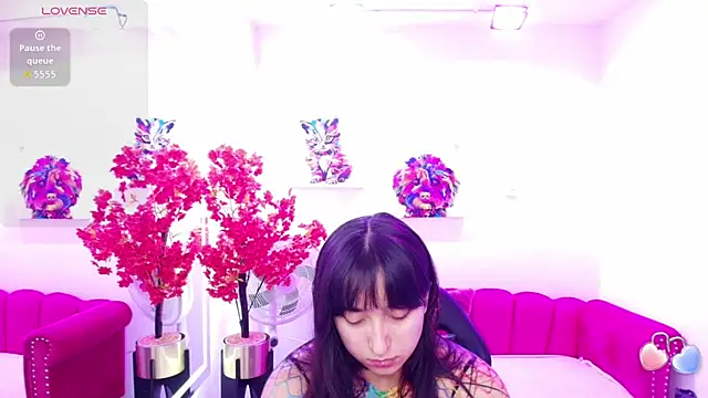 Snapshot of Miss_dolly_ chatting on 07/31/26, 12:37 Miss dolly online show from 07/31/26, 12:37