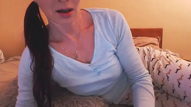 Snapshot of LovelyAndraGirl chatting on 02/14/26, 06:43 LovelyAndraGirl online show from 02/14/26, 06:43