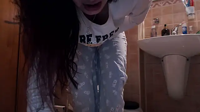 Snapshot of LovelyAndraGirl chatting on 05/02/26, 02:44 LovelyAndraGirl online show from 05/02/26, 02:44