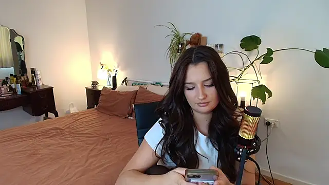 Snapshot of Lenas_Room chatting on 03/17/26, 04:50 Lenas Room online show from 03/17/26, 04:50