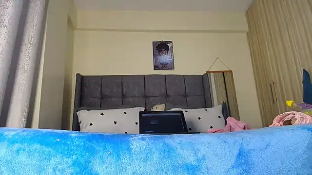 t-NaughtyLicia online show from 02/14/25, 04:04