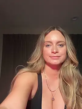 Sophie Raegan online show from 12/16/25, 08:41