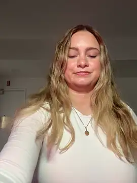 Snapshot of Sophie_Raegan chatting on 03/12/26, 07:42 Sophie Raegan online show from 03/12/26, 07:42