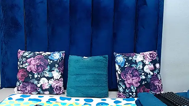 HotSmallTits online show from 06/17/26, 07:15
