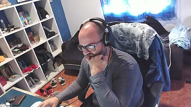 ravingr4d4 online show from 10/29/25, 11:23