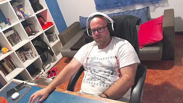 Snapshot of ravingr4d4 chatting on 06/18/26, 10:58 ravingr4d4 online show from 06/18/26, 10:58