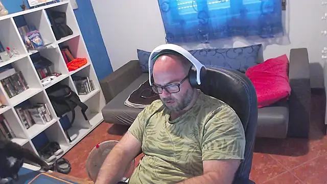 Snapshot of ravingr4d4 chatting on 06/29/26, 10:15 ravingr4d4 online show from 06/29/26, 10:15