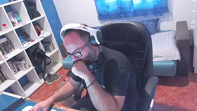 Snapshot of ravingr4d4 chatting on 07/20/26, 10:39 ravingr4d4 online show from 07/20/26, 10:39