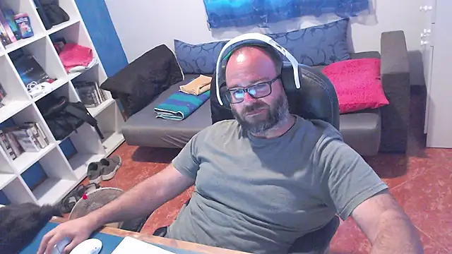 Snapshot of ravingr4d4 chatting on 07/28/26, 01:32 ravingr4d4 online show from 07/28/26, 01:32