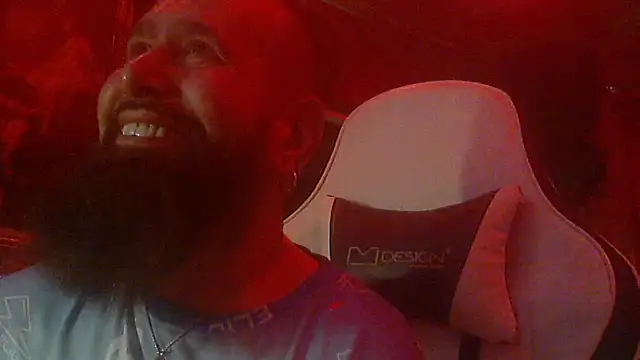 Snapshot of maseurbeardedpig chatting on 08/02/26, 08:40 maseurbeardedpig online show from 08/02/26, 08:40