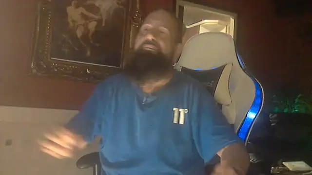 Snapshot of maseurbeardedpig chatting on 08/07/26, 03:52 maseurbeardedpig online show from 08/07/26, 03:52