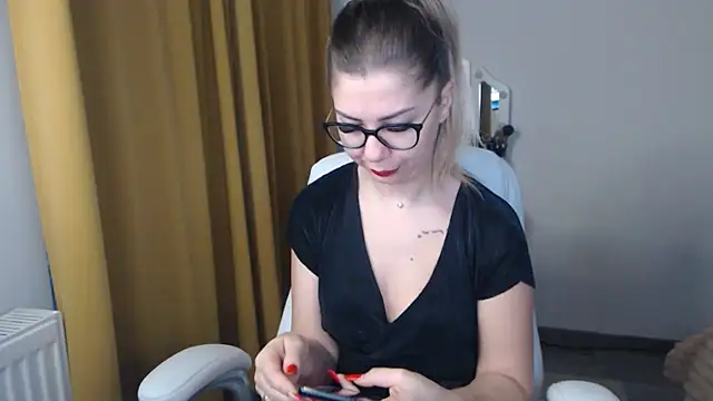 Snapshot of SugarErika chatting on 01/14/25, 05:40 SugarErika online show from 01/14/25, 05:40