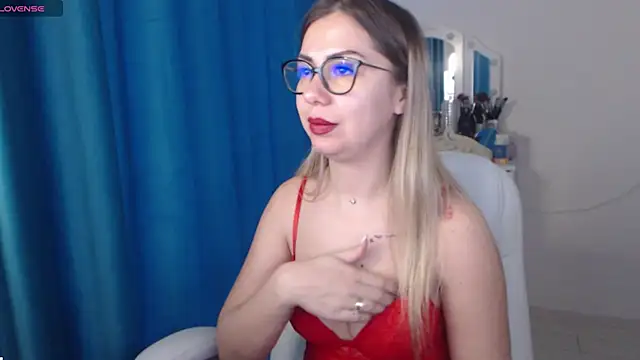 Snapshot of SugarErika chatting on 02/18/25, 06:15 SugarErika online show from 02/18/25, 06:15