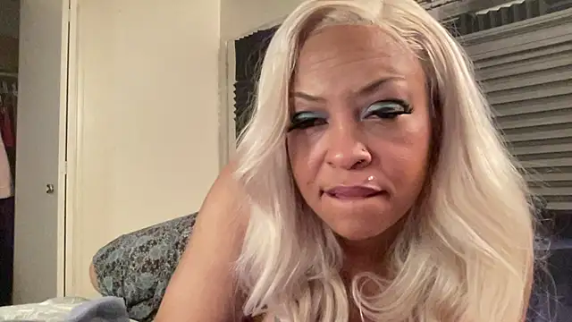 Snapshot of cocaNutt chatting on 02/18/26, 01:29 cocaNutt online show from 02/18/26, 01:29