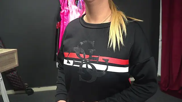 CelineConner online show from 11/19/25, 05:07