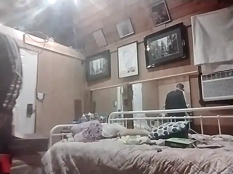 Snapshot of AlphaAlluring69 chatting on 02/22/25, 05:55 AlphaAlluring69 online show from 02/22/25, 05:55