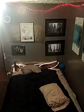 Snapshot of AlphaAlluring69 chatting on 03/27/26, 07:47 AlphaAlluring69 online show from 03/27/26, 07:47