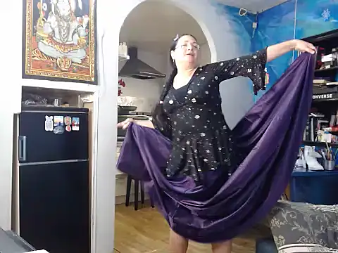 Helen1974 online show from 12/19/24, 05:50