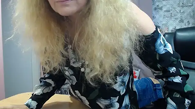 Helen1974 online show from 10/18/25, 11:33