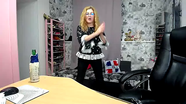 Helen1974 online show from 12/21/25, 01:29