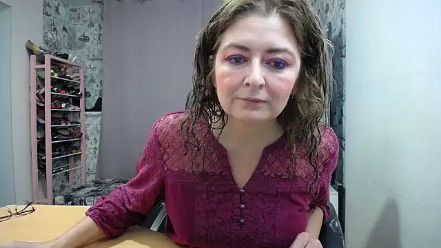 Snapshot of Helen1974 chatting on 02/05/26, 04:33 Helen1974 online show from 02/05/26, 04:33