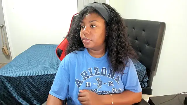 Snapshot of demi_xoxo chatting on 02/24/26, 06:22 demi xoxo online show from 02/24/26, 06:22