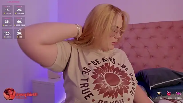 Snapshot of sophiarossee_ chatting on 11/01/25, 12:18 sophiarossee online show from 11/01/25, 12:18