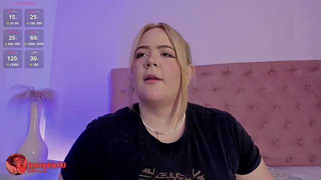 Snapshot of sophiarossee_ chatting on 11/18/25, 12:09 sophiarossee online show from 11/18/25, 12:09