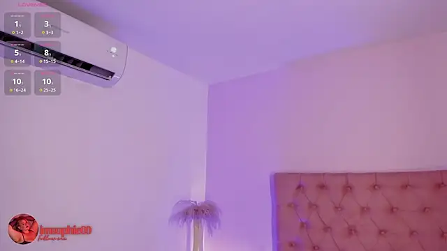 Snapshot of sophiarossee_ chatting on 11/24/25, 12:05 sophiarossee online show from 11/24/25, 12:05