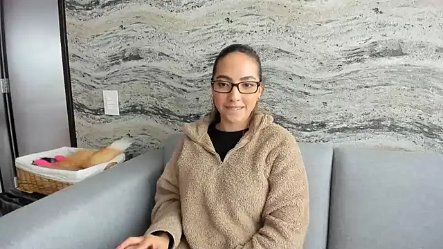 Snapshot of Sophi__a chatting on 02/11/25, 07:48 Sophi a online show from 02/11/25, 07:48