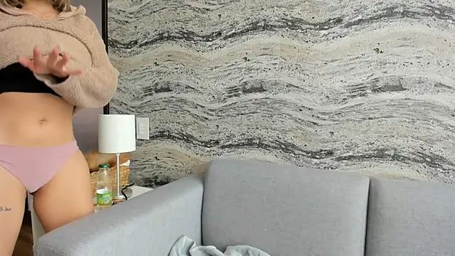 Snapshot of Sophi__a chatting on 03/03/25, 08:00 Sophi a online show from 03/03/25, 08:00