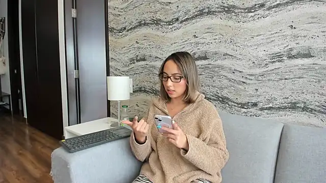 Snapshot of Sophi__a chatting on 03/05/25, 08:10 Sophi a online show from 03/05/25, 08:10