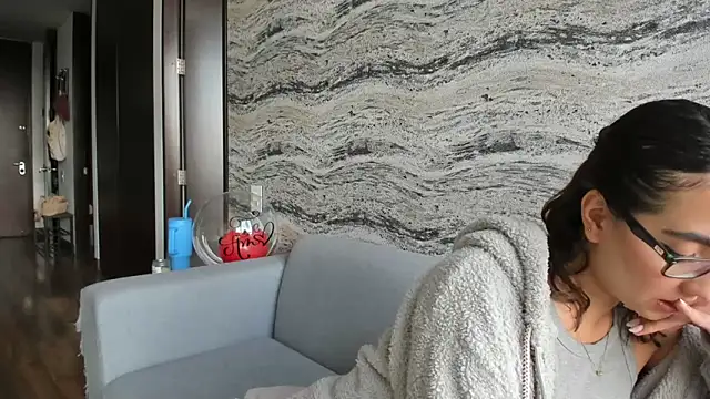 Snapshot of Sophi__a chatting on 10/21/25, 08:42 Sophi a online show from 10/21/25, 08:42