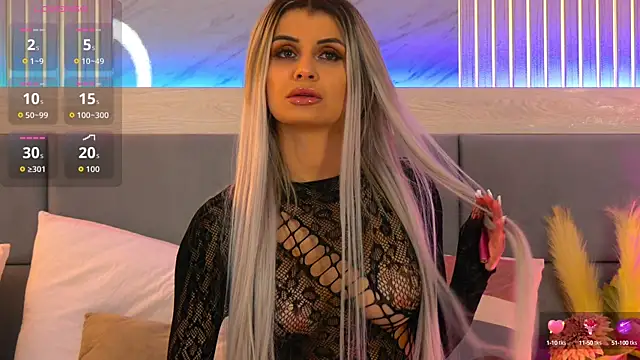 Snapshot of MiaCharm chatting on 10/10/25, 09:47 MiaCharm online show from 10/10/25, 09:47