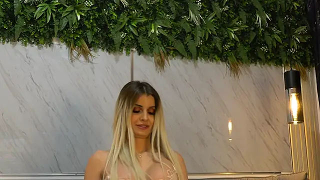 Snapshot of MiaCharm chatting on 01/31/26, 07:56 MiaCharm online show from 01/31/26, 07:56