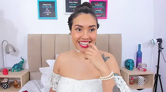 Zoe Gruber online show from 03/10/25, 04:17