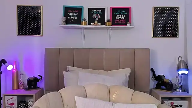 Zoe Gruber online show from 09/23/25, 03:26