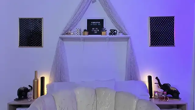 Zoe Gruber online show from 10/04/25, 04:49