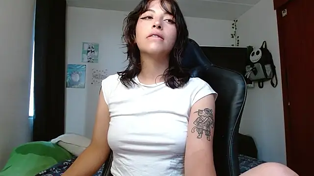 Snapshot of liisaxxx chatting on 11/04/25, 09:14 liisaxxx online show from 11/04/25, 09:14