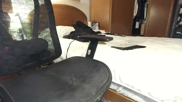 Hornyboyspanish2 online show from 01/18/25, 08:51