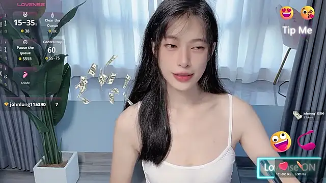 Snapshot of Aurora_99 chatting on 10/18/25, 02:03 Aurora 99 online show from 10/18/25, 02:03